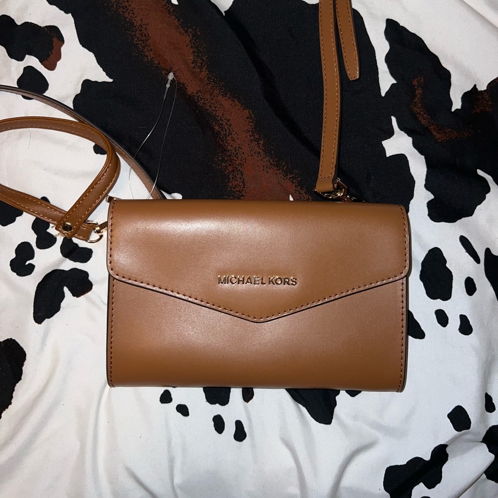 Michael Kors crossbody / wristlet